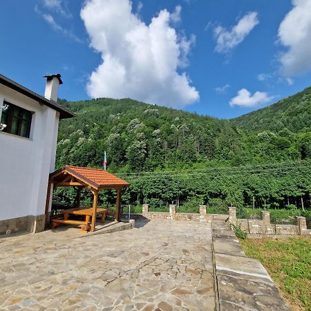 Guest House Ivan Cherni Osum Exterior foto