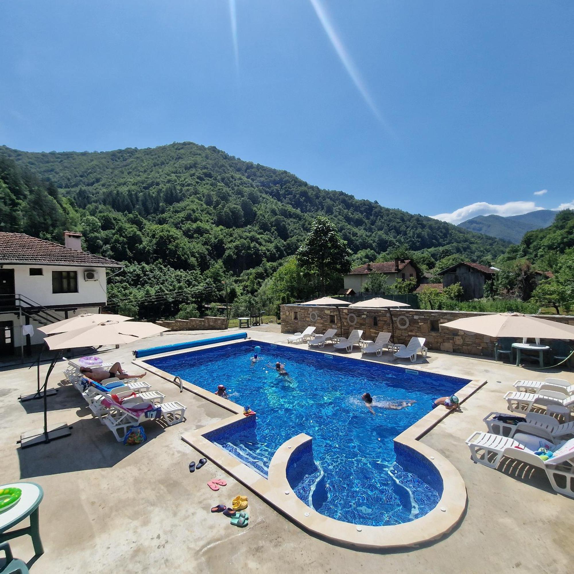 Guest House Ivan Cherni Osum Exterior foto
