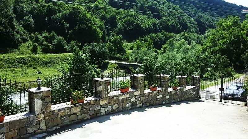 Guest House Ivan Cherni Osum Exterior foto