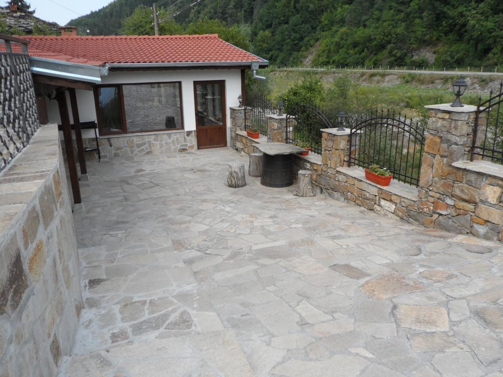 Guest House Ivan Cherni Osum Exterior foto