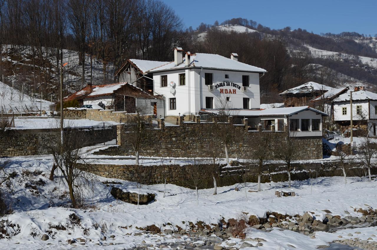 Guest House Ivan Cherni Osum Exterior foto