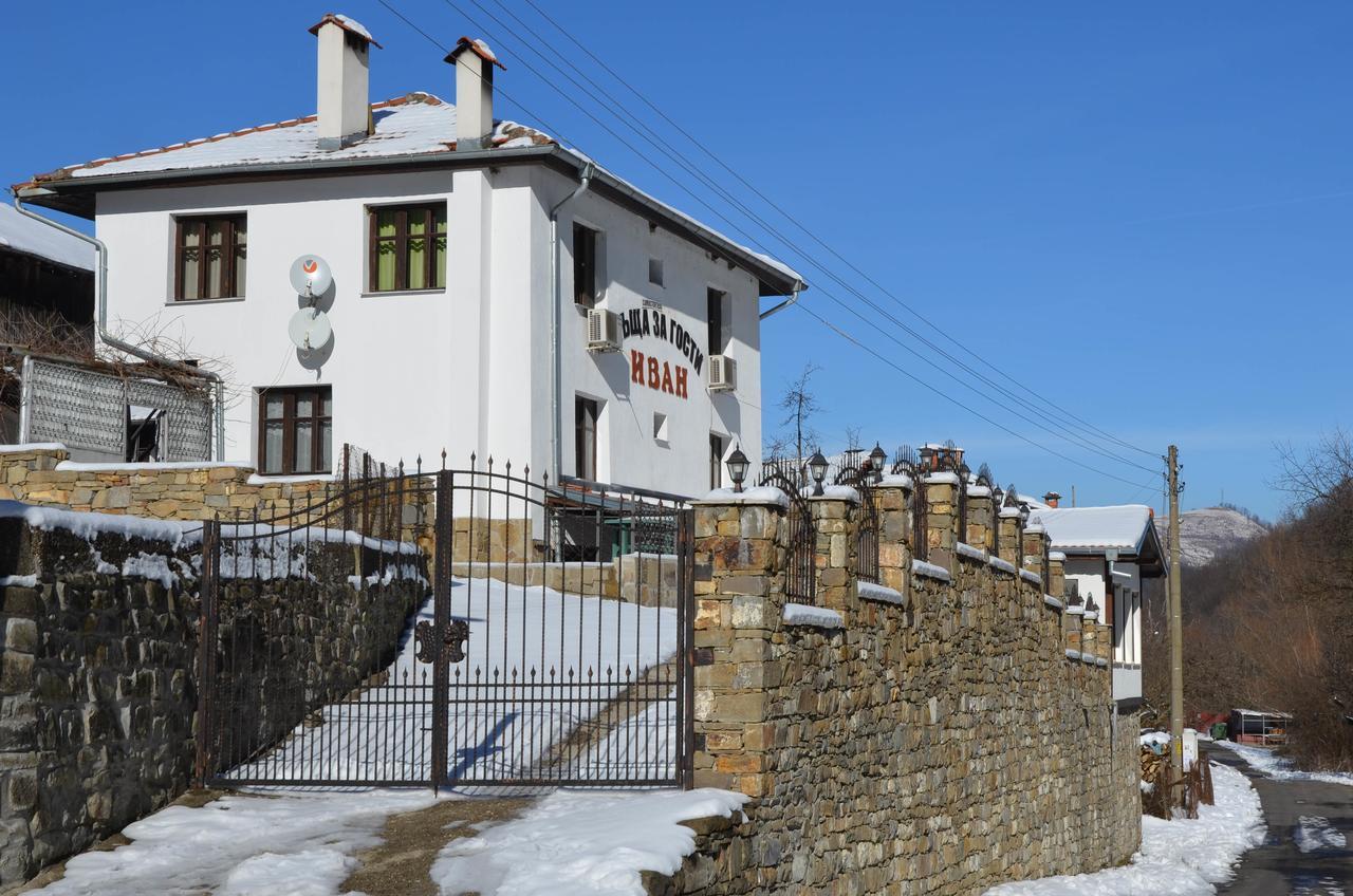 Guest House Ivan Cherni Osum Exterior foto