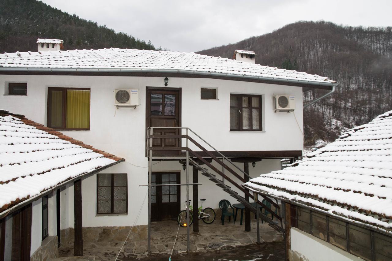 Guest House Ivan Cherni Osum Exterior foto
