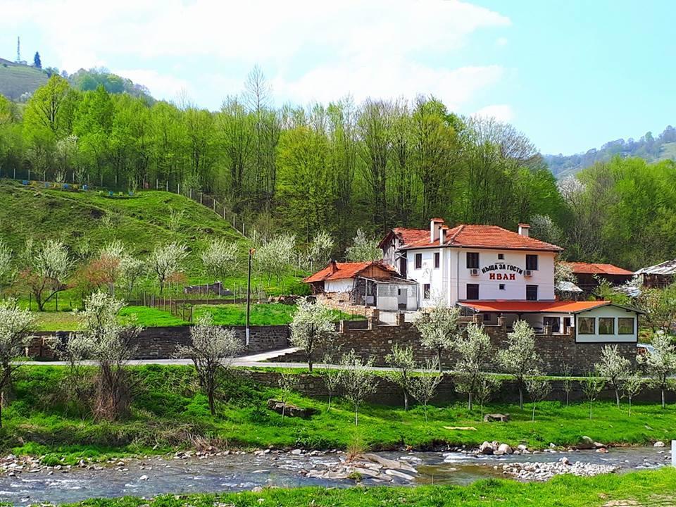 Guest House Ivan Cherni Osum Exterior foto